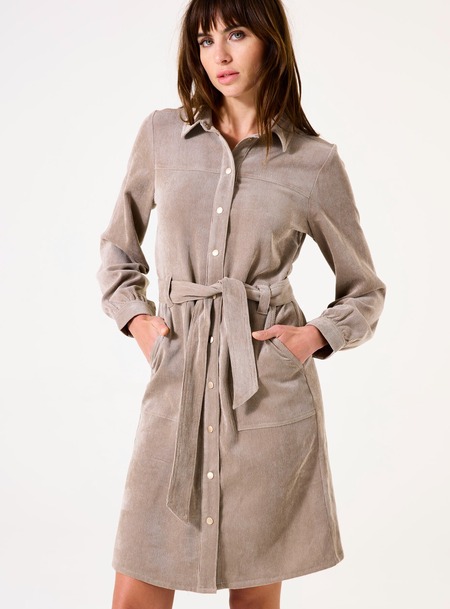 taupe j