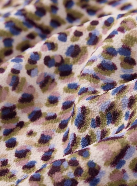 Taupe detail