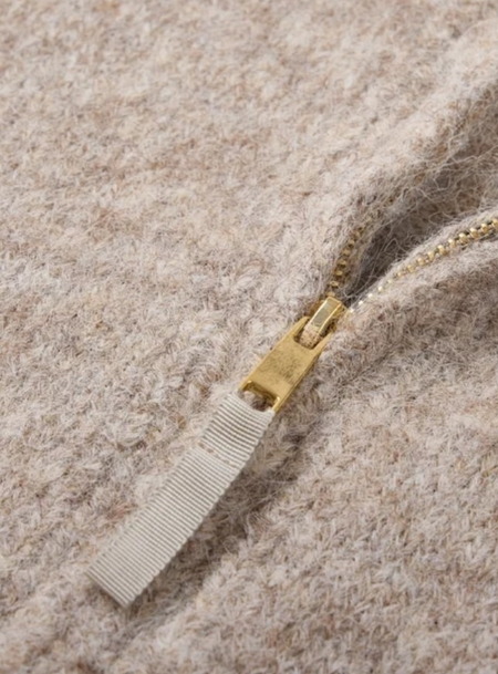 p beige