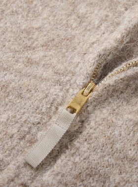 p beige