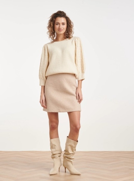 beige j